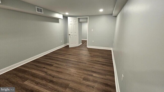 Building Photo - 2805 Erdman Ave