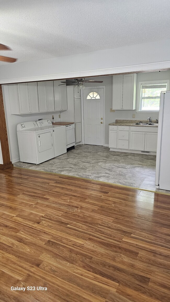 Building Photo - 108 Armstrong Dr