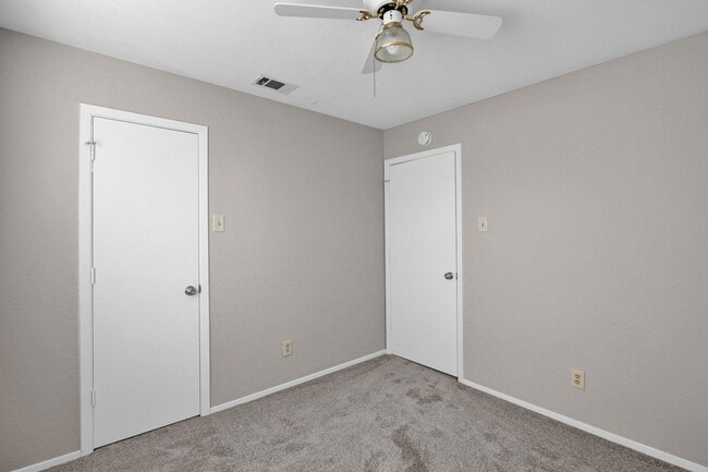 Building Photo - 7640 Kings Ridge Rd