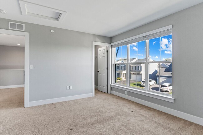 Building Photo - Stunning Single Family in Mechanicsburg