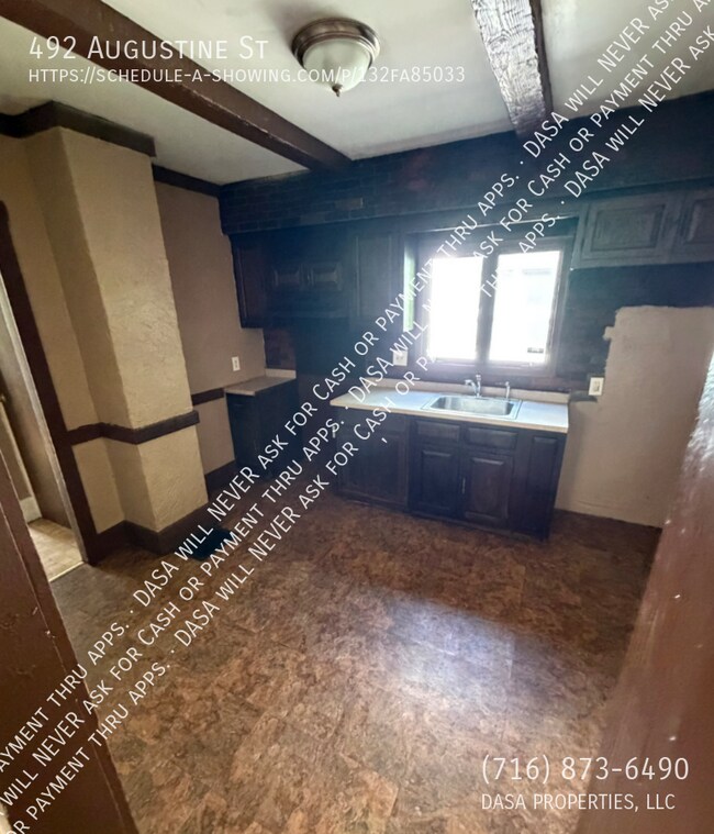 Building Photo - 492 Augustine St