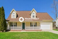 Building Photo - 3 Bedroom Pet-Friendly Home in KNOXVILLE, TN with Main Street Renewal