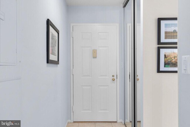 Building Photo - 900 N Stafford St