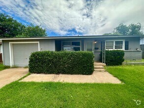 Building Photo - Cute 3-Bedroom in Central Lubbock!