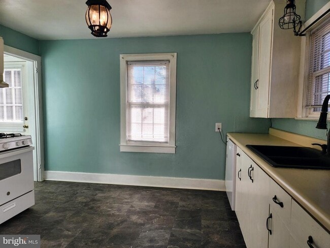 Building Photo - 114 N Pine St