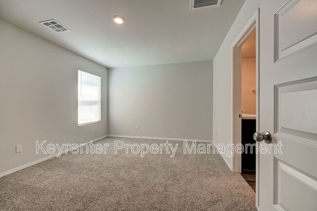 Building Photo - 504 Old Hickory Ln