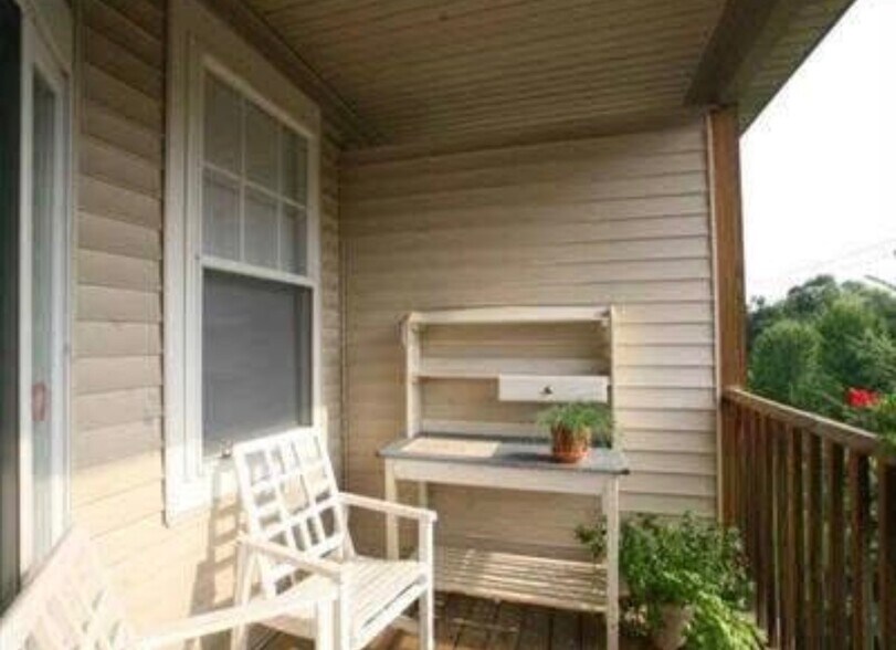 Building Photo - 1846 Harmon Dr