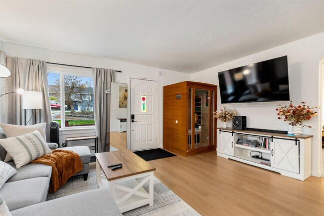 Building Photo - 5924 18th Ave SW