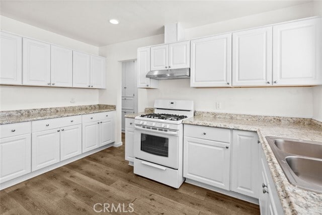 Building Photo - 676 W Glenoaks Blvd