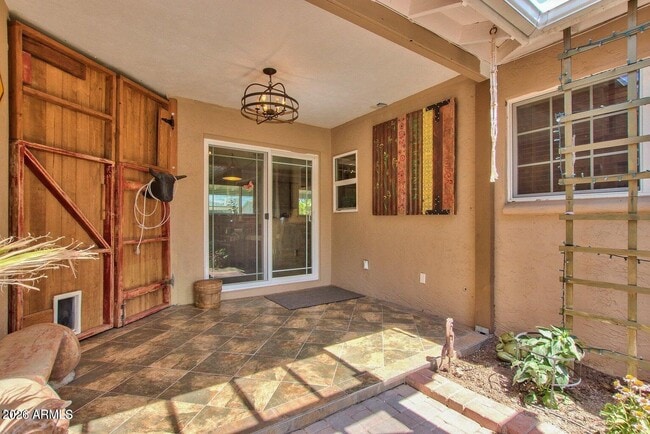 Building Photo - 6621 E 4th St