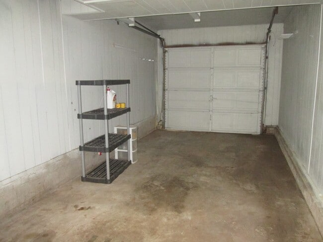 Building Photo - PRELEASING Early Aug 2026 -(3) Bed/(1) Bath Close to Campus! Pet Negotiable!