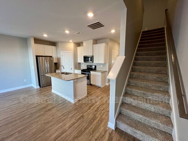 Building Photo - 613 Reese Ln