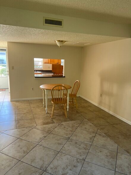 Building Photo - 1525 SE 25th St