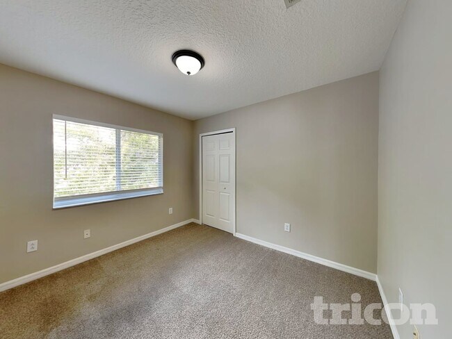 Building Photo - 6137 Skylarkcrest Dr