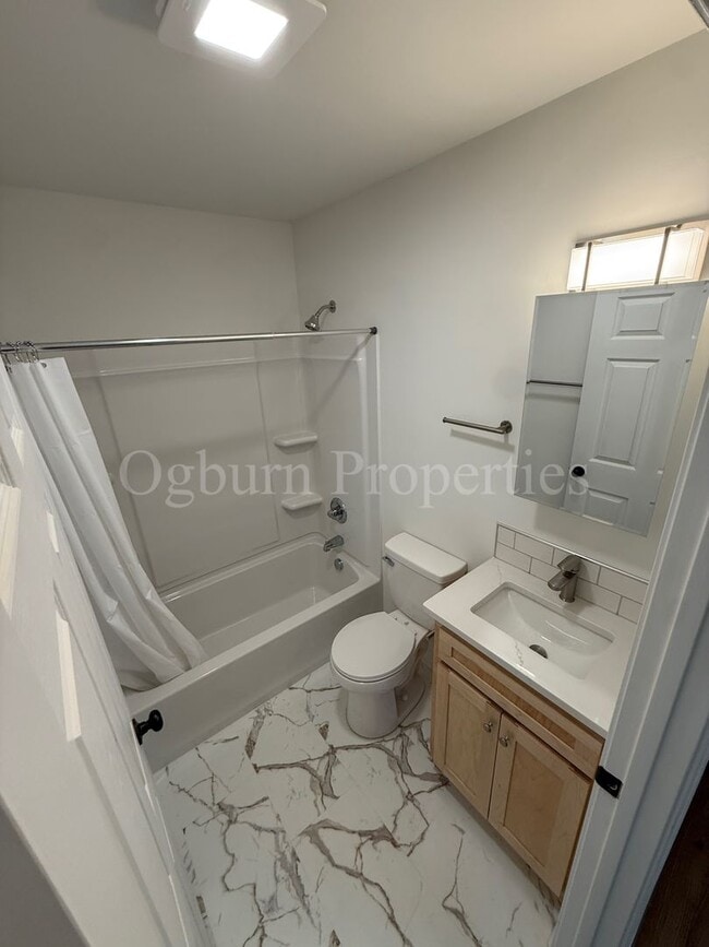 Building Photo - 1112 Marne St