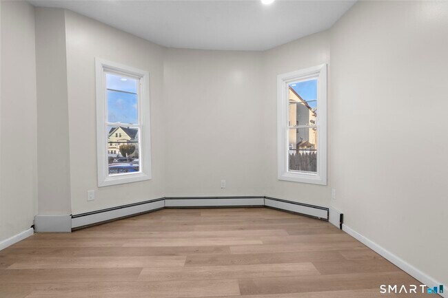 Building Photo - 26-28-28 Mc Lean St