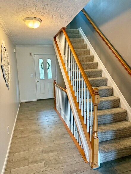 Entry and Stairs - 2521 Ravine St