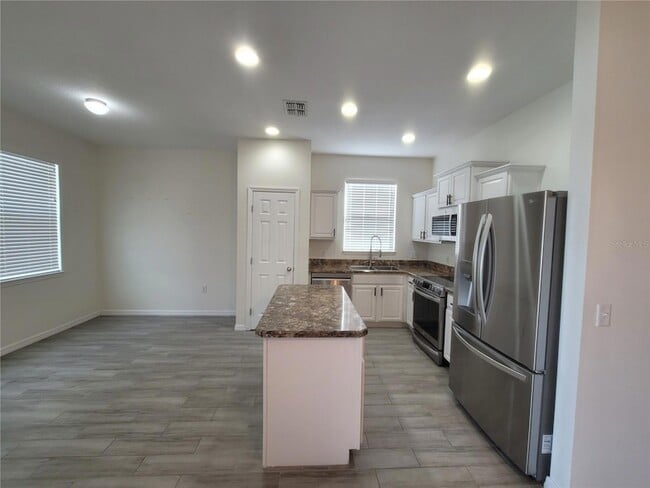 Building Photo - 140 Highland Meadows St