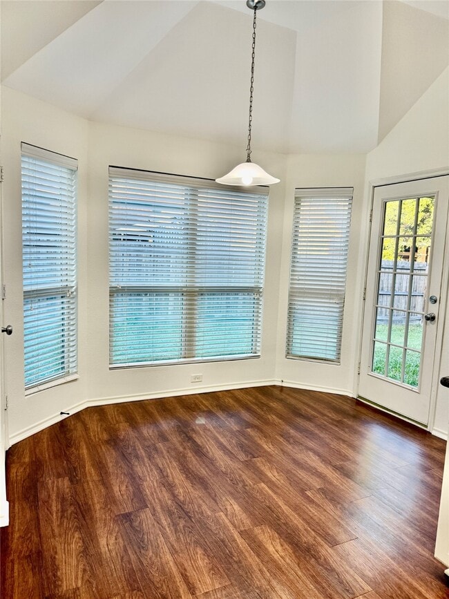 Building Photo - 962 Oak Lynn Dr