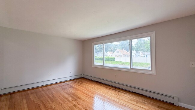 Building Photo - Gorgeous single-family home near Hartford ...