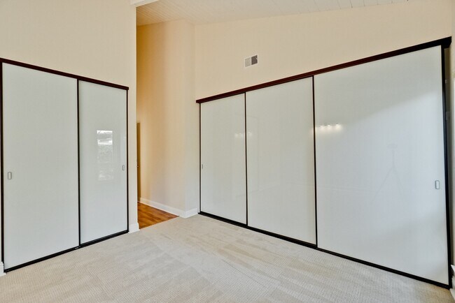 Building Photo - 3 bedroom 2 bath Townhome - Greenmeadow Neighborhood Palo Alto!  $6800