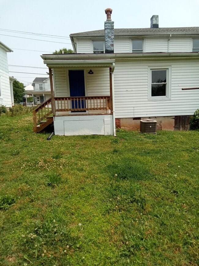 Building Photo - Renovated 2BR, 1 BA SFH