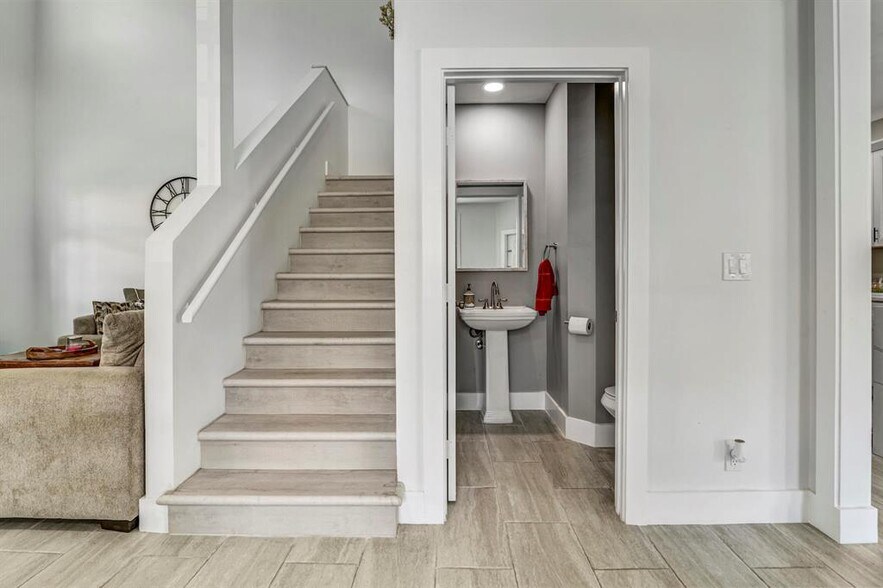 Building Photo - 20951 Via Jasmine