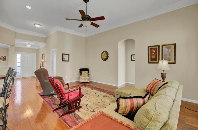 Building Photo - 160 Mayfield Dr