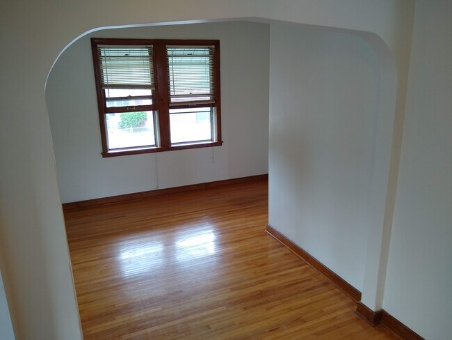 Building Photo - 227 Lowry Ave NE