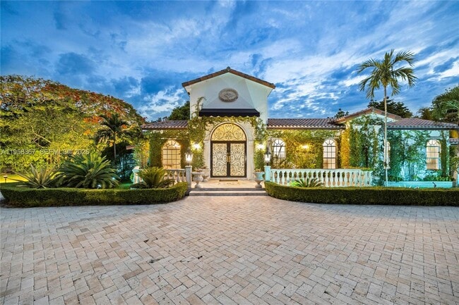 Building Photo - 12300 Old Cutler Rd