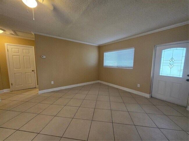 Building Photo - 1630 Summerdale Dr