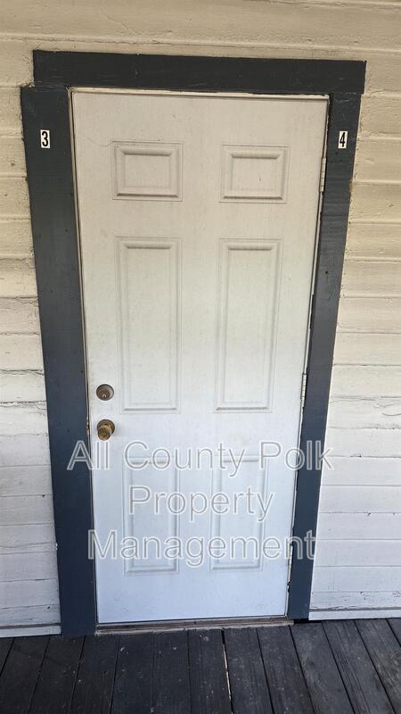 Building Photo - 602 Emma St