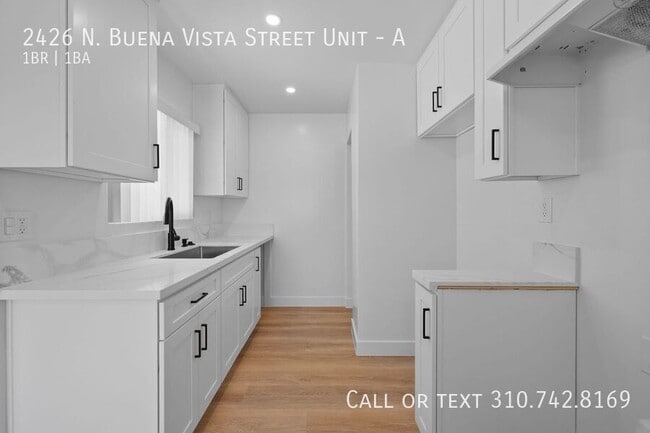 Building Photo - 2426 N Buena Vista St