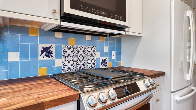 Building Photo - 11560 Stone Ave N