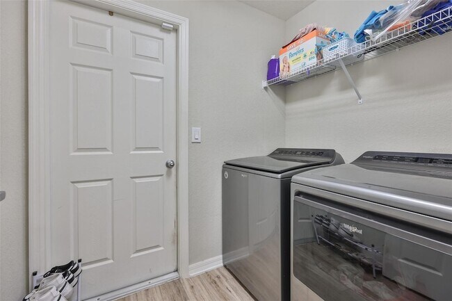 Building Photo - 252 Cascara Ln