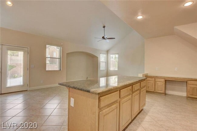 Building Photo - Gorgeous Southern Highlands 3 bedroom + loft and office with a sparkling pool!