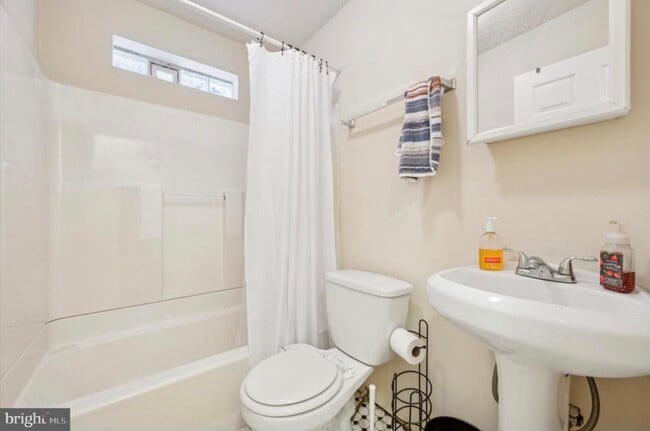 Building Photo - 1531 Fontain St