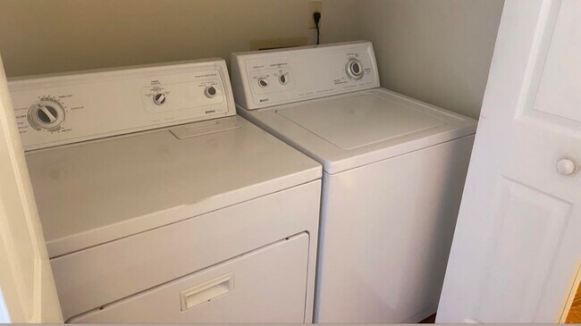 Building Photo - 7042 Brady Hill Dr