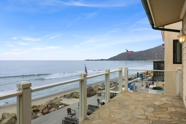 Building Photo - 3086 Solimar Beach Dr