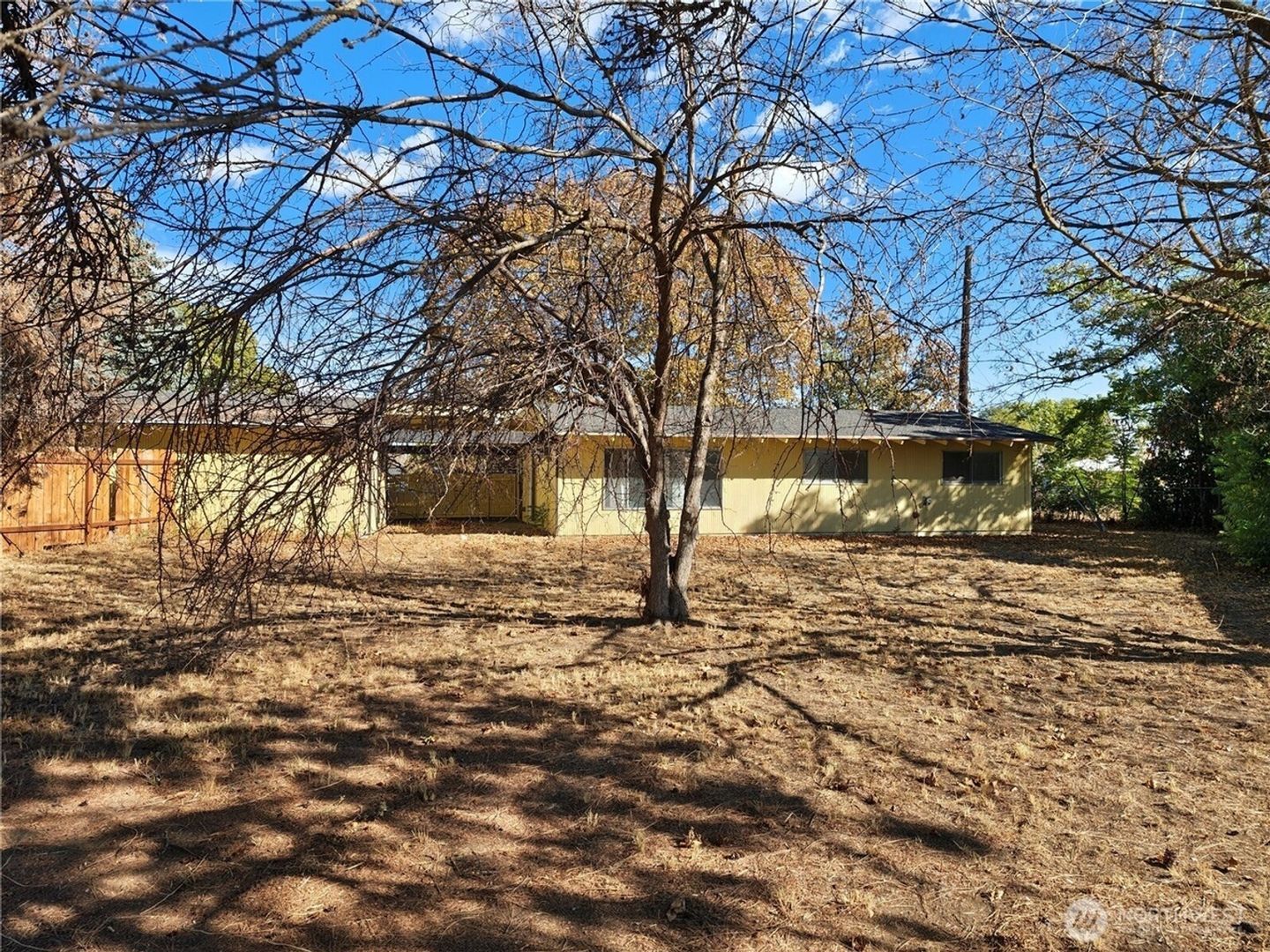 Building Photo - 207 March Dr NE