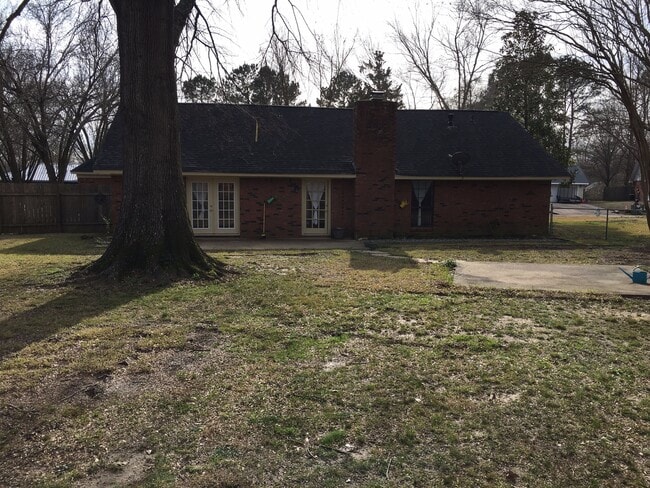 Building Photo - Great 3 Bed / 2 Bath For Rent in Madison