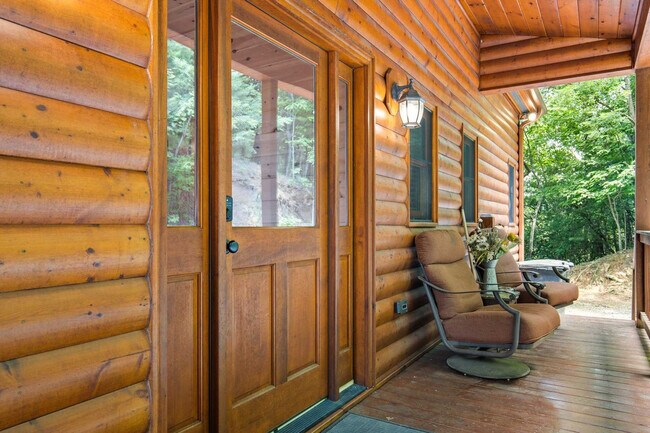 Building Photo - 121 Pontoosuc Dr