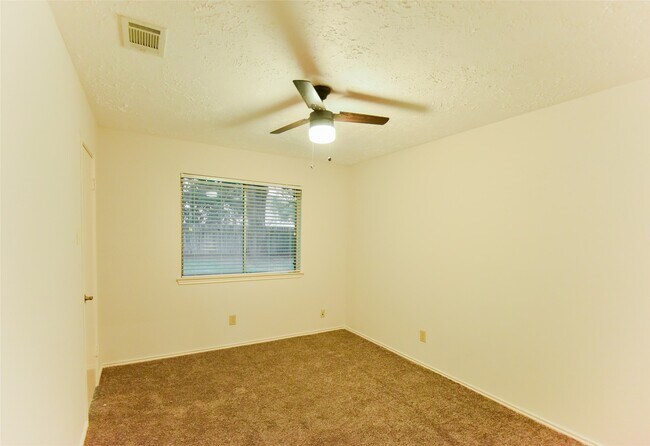 Building Photo - 3530 Santa Rosa Ln