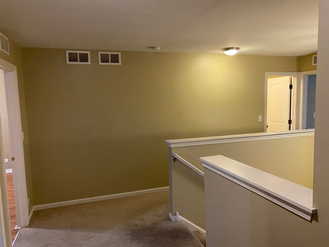 Building Photo - 496 Majestic Ln