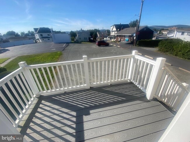 Building Photo - 124 Mortimer St