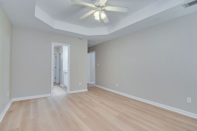 Building Photo - 1215 Pinnacle Dr