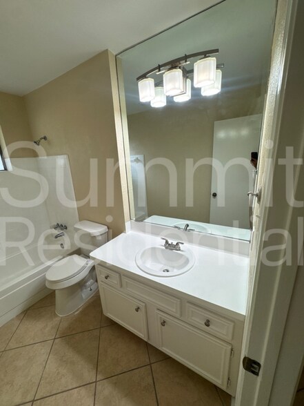 Building Photo - 7214 Foxbend Ln