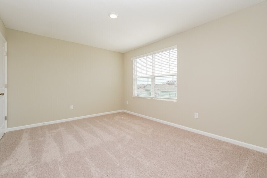 Building Photo - 887 Kings Pine Ct