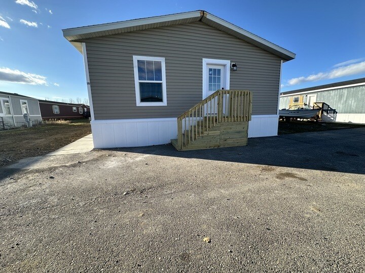 Building Photo - 16 Lapin St