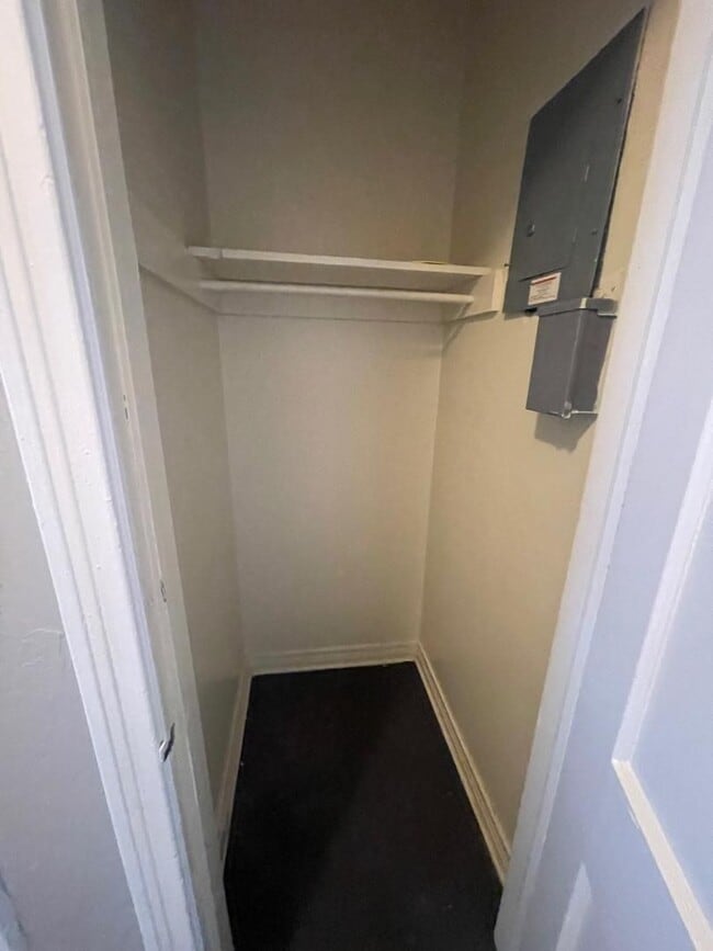 Building Photo - 1 Bed 1 Bath Duplex For Lease 8/4/2025